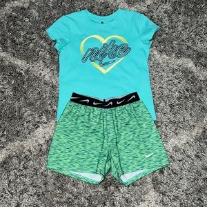 Nike Girl’s Dri - Fit set Size 6